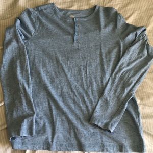 Light blue longsleeved Henley
